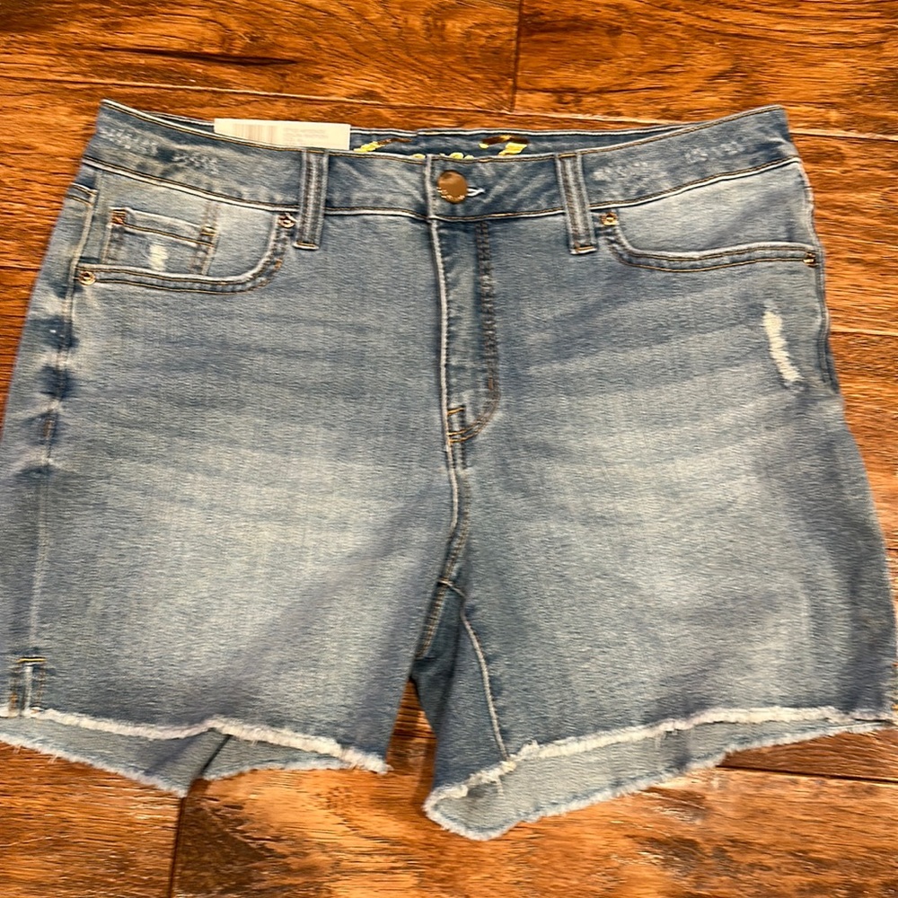Seven stretch shorts